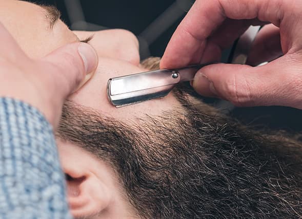 Afeitado a navaja en barbería de Vigo
